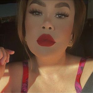 Meet your Posher, Elia